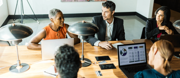 Group-of-leaders-and-change-practitioners-meeting-in-an-office-setting